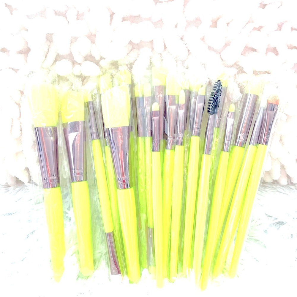 Neon green 😍Makeup brushes